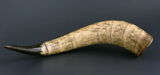 Tehénszarv az angol-zulu háború jeleneteivel, Észak-Nguni Délkelet-Afrika, 1879 körül (tehénszarv)